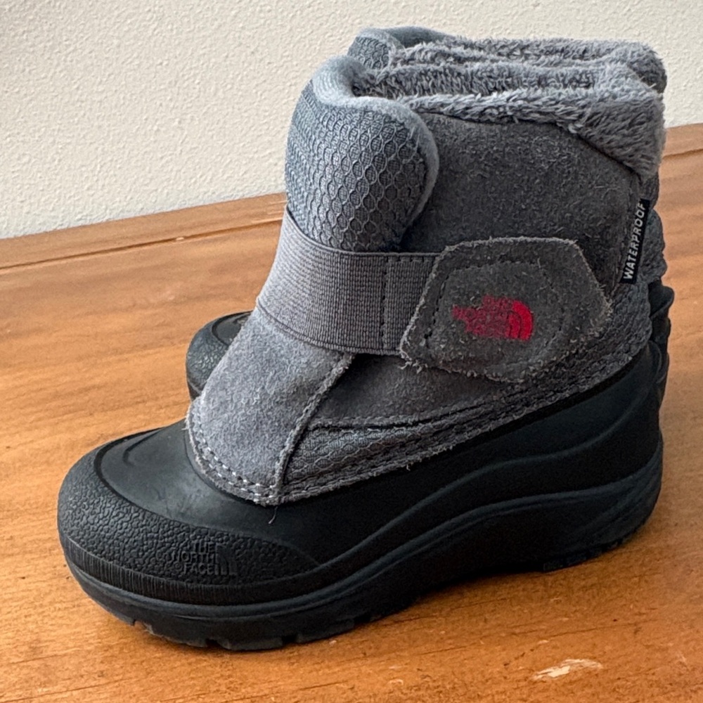 The North Face Alpenglow ll Kids Gray and Black Snow Boots Size 9